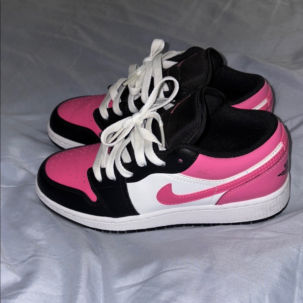 Black and Pink Jordan 1s low - Picture 2 of 5